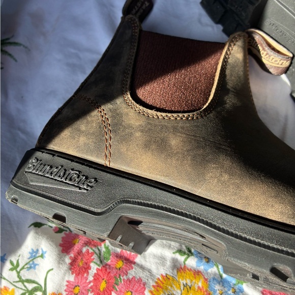 Blundstone Chelsea Boots - Picture 2 of 8